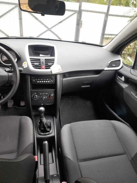 Vând Peugeot 207