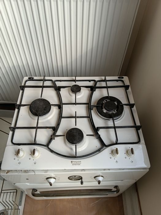 Газплита фирмы Аристон 4 газовые комфорки  с электроподжигом
