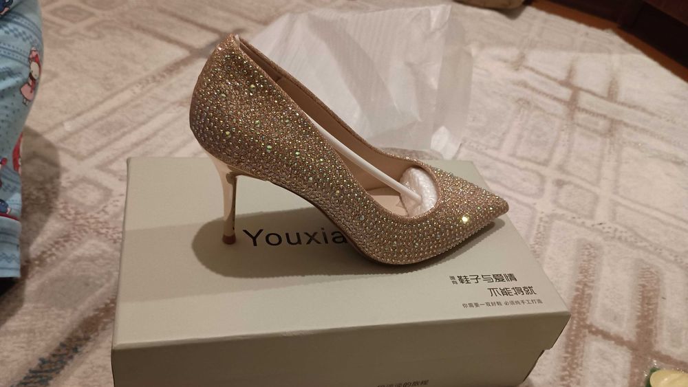 Туфли со стразами