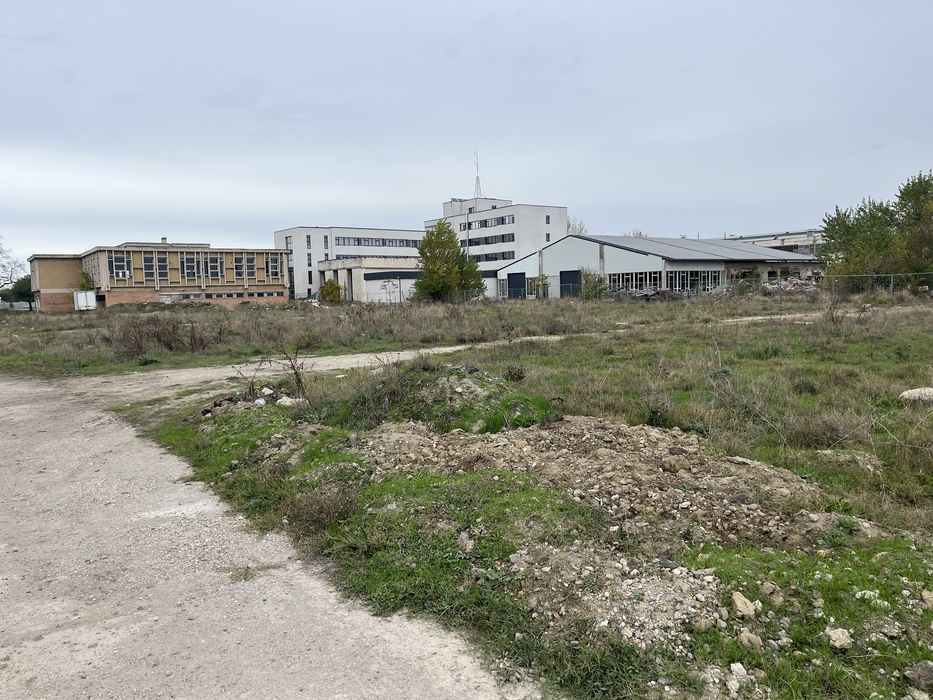 Teren intravilan de vanzare