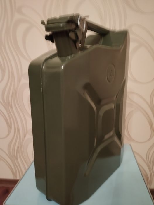 Металлическая канистра