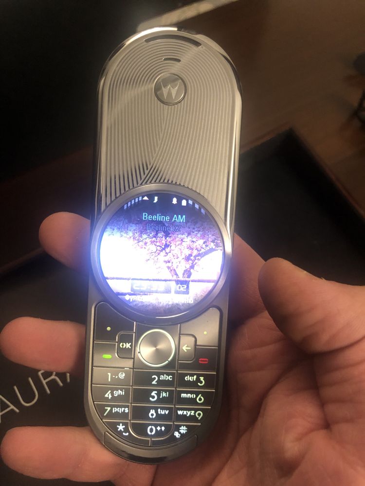 Motorola     AURA