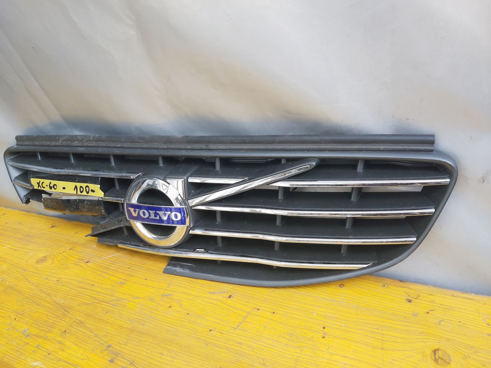 Грил решетка Емблема Volvo XC-60
