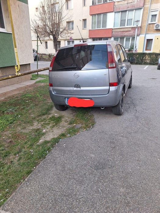 Vând Ford Focus și Opel Meriva