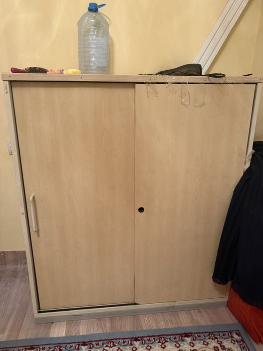 Шкаф стол стулья 50.000 тг