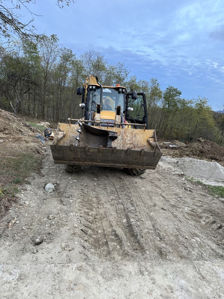 Inchireiez Buldoexcavator Caterpilar 434 Nou cu Roti Egale