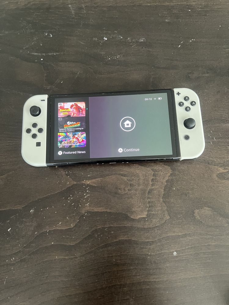 Nintendo switch oled с две игри