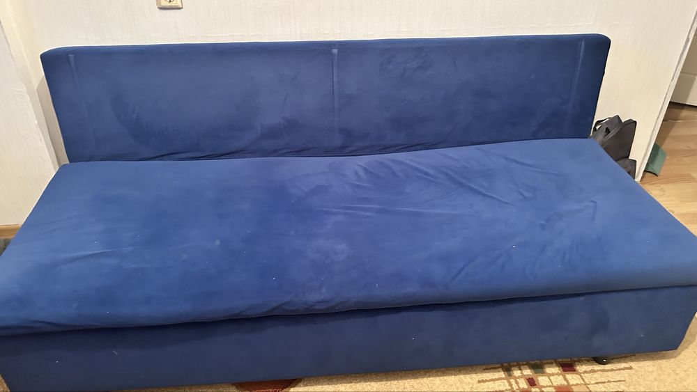 Диван срочно продам