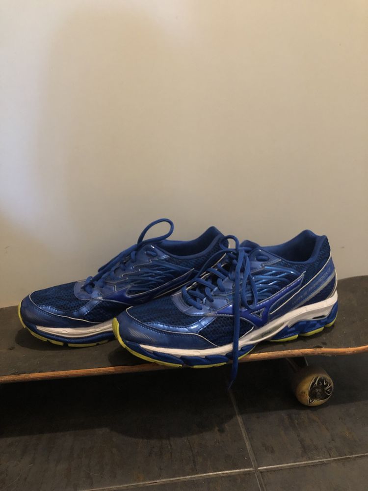 Mizuno Wave Paradox 3