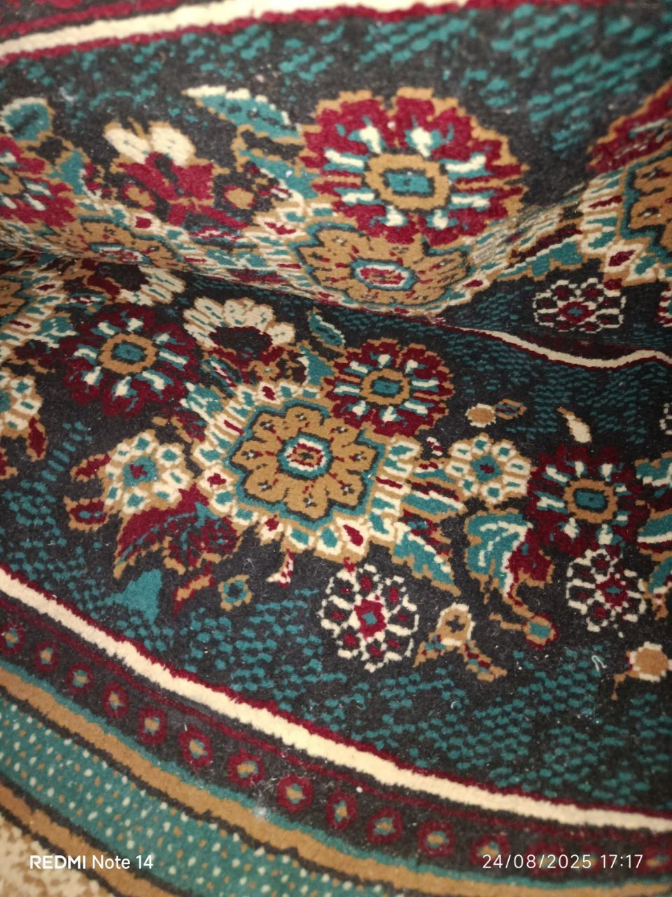 Gilam sotiladi ahvoli yaxshi