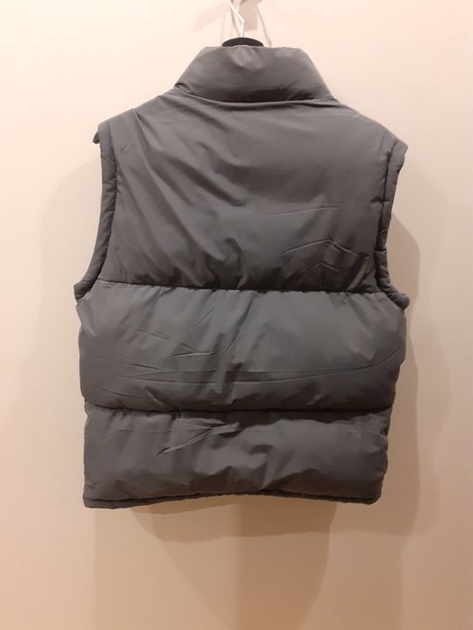 Продавам мъжки пухен елек Pull&Bear!!!