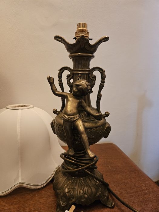 Lampi bronz alama