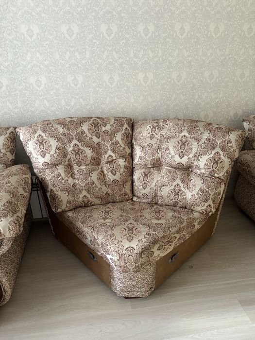 Диван , кресло .