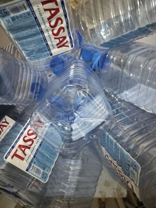 Тара из под воды ,(баклажки)