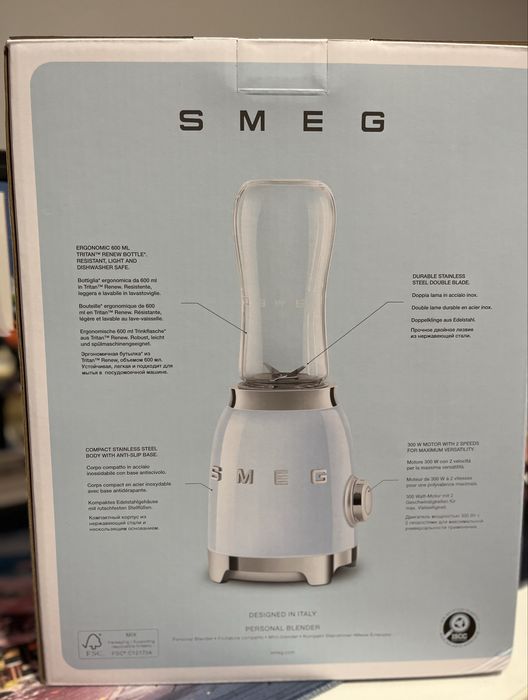 Blender SMEG cu sticla portabila