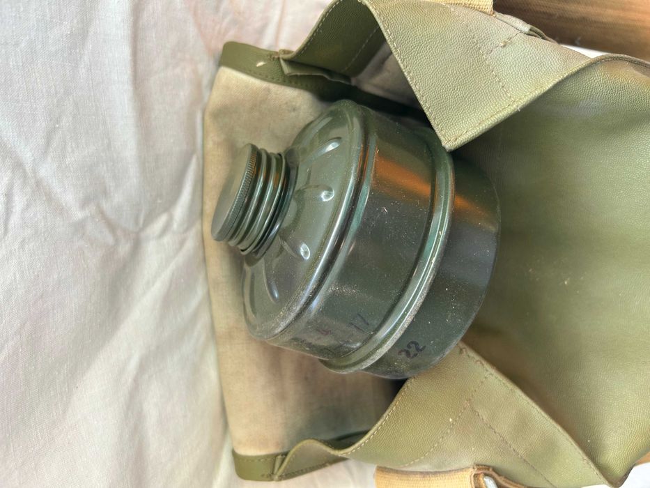 Masti de gaz in geanti originala cu toate accesoriile