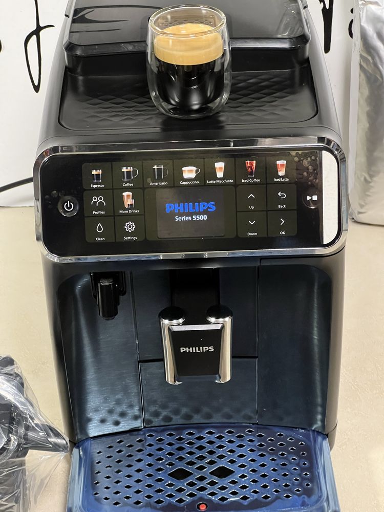 Кафемашина кафе автомат Philips EP5500 с гаранция