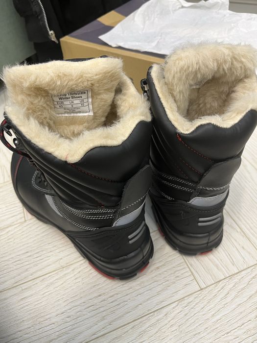 Продам новые ботинки