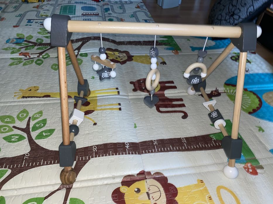 Trapez joaca bebelusi