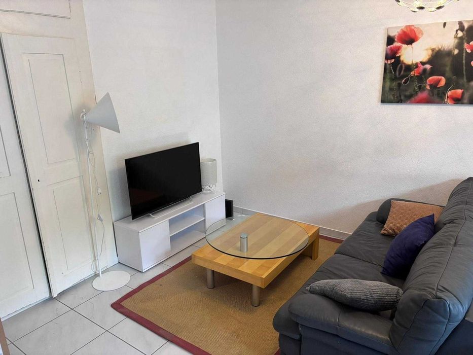 Дава се под наем Тристаен апартамент в София, Център - 80 кв.м за 484.5 € - Снимка #3