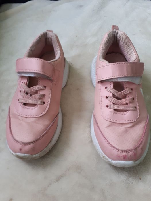 Продавам детски обувки