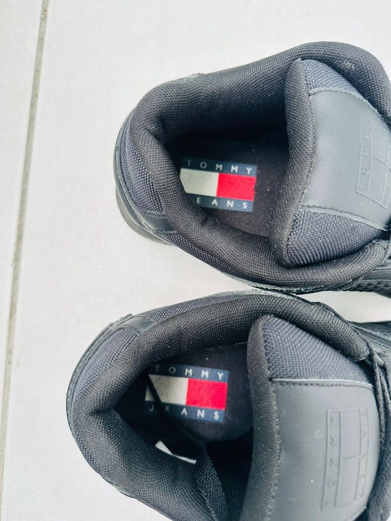 Adidași originali Tommy Jeans, din piele – mărimea 43 – purtați o sing