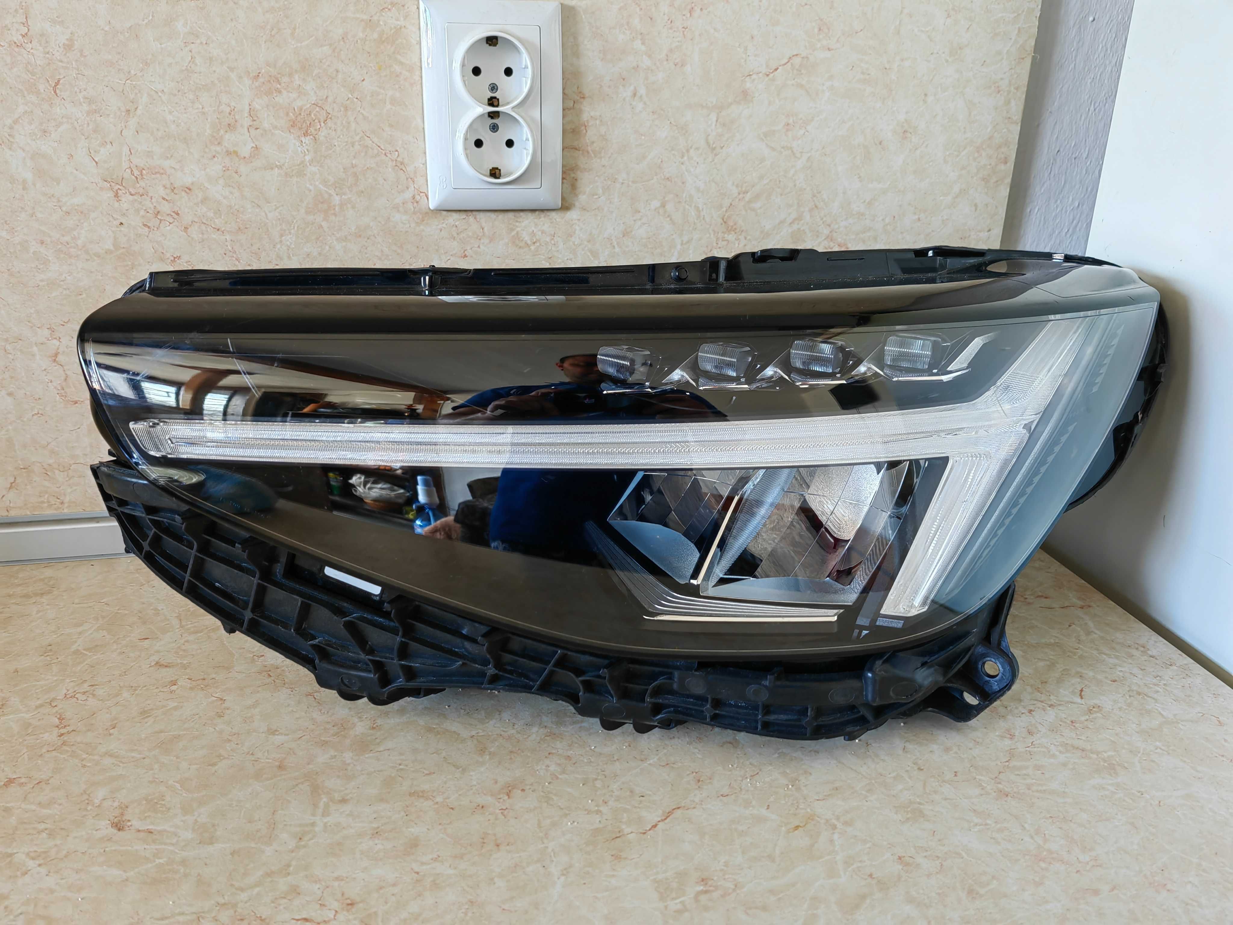Фар Volvo XC40 LED ляв / Фар Волво ХЦ40 Оригинален