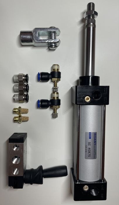 Piston, maneta si conectori pe aer