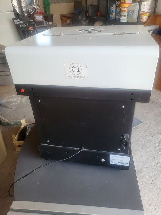 Принтер за рисуване върху кафе и млечни продукти