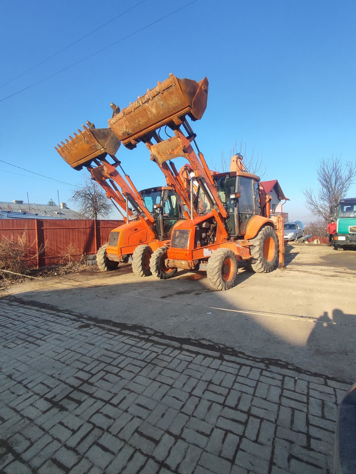 Prestez servicii cu utilaje boldo excavator  bobcat camion