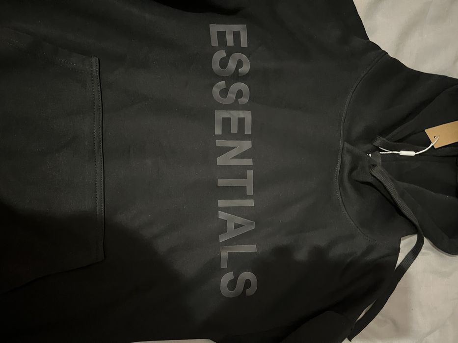 Чисто нов комплект на Essentials