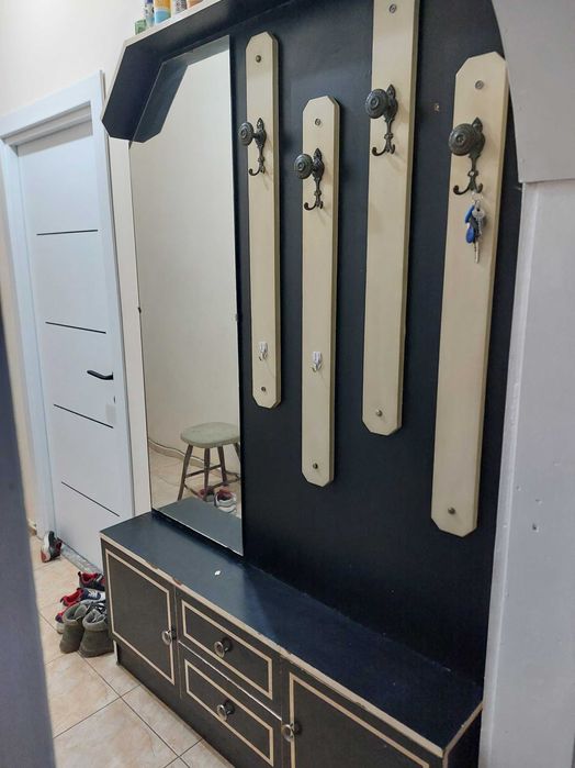 Продавам Портманто с огледало