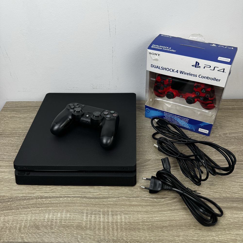 Playstation 4 Slim PS4 с два контролера