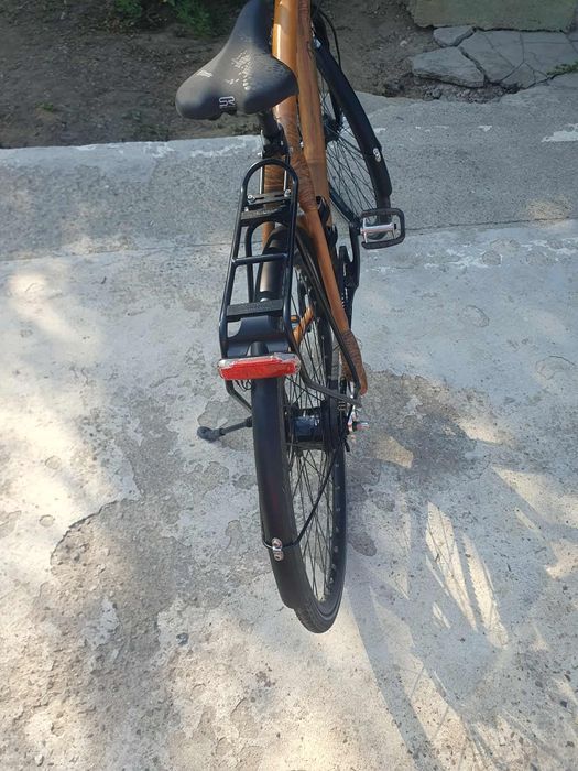 Biciclete de aluminiu și bambus