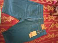 Vând pantaloni scurți de bărbați