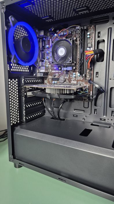 PC Gaming + Monitor + Periferice – GTX 1050 Ti, 8 GB RAM