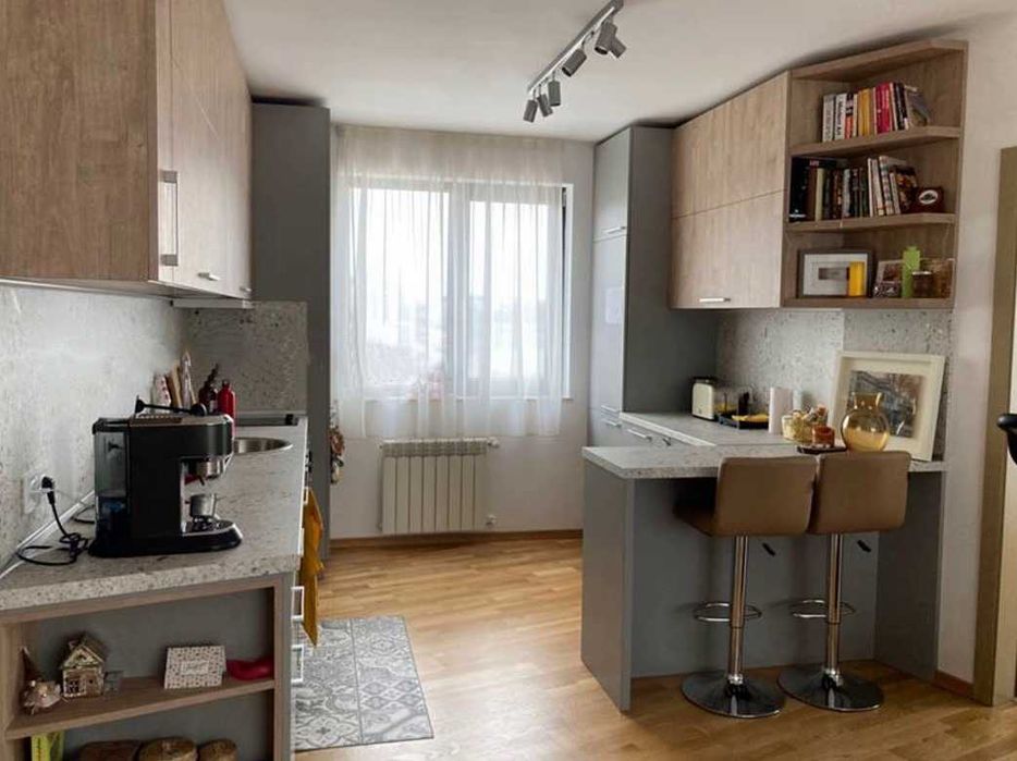 Продаваме Тристаен Апартамент В Зона Б-5.