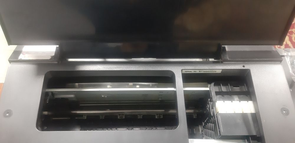 Rangli L805 va L800 printr sotiladi