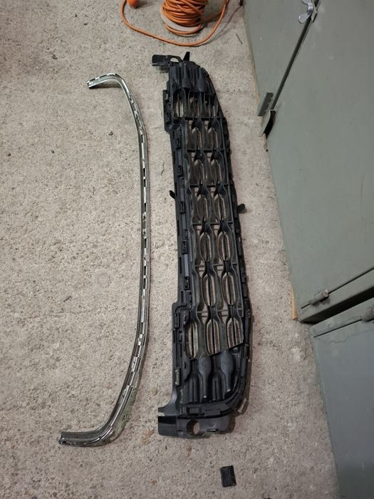 Лайсни и решетка предна броня ситроен дс4