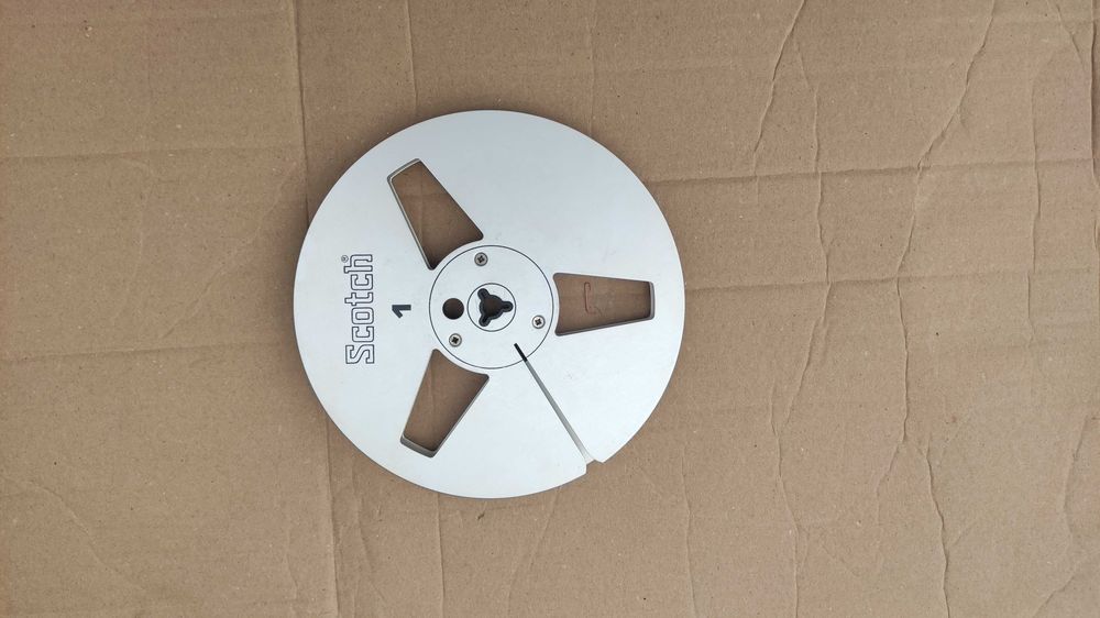 Role din aluminiu pentru magnetofon.