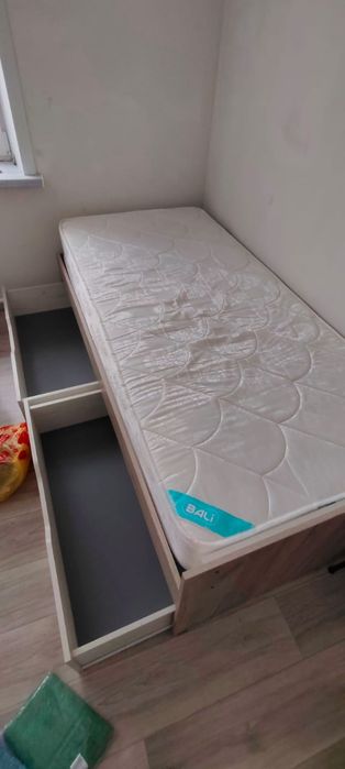 Продам кровать с матрасом