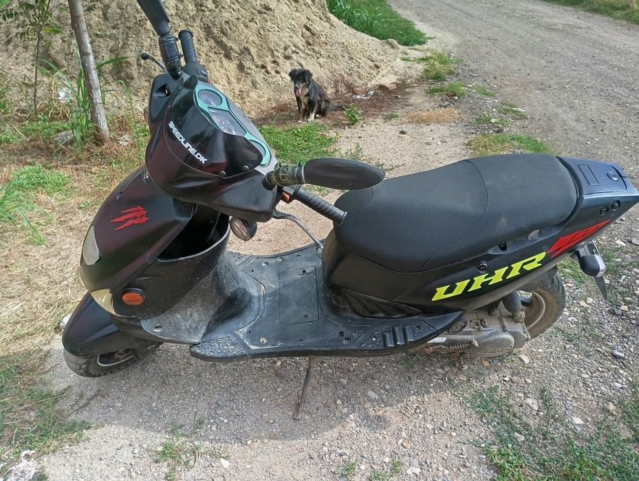 Vând scuter pgo motor 50 accte ok merge perfect ai ara și bine