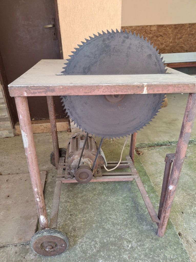 Продавам циркуляр трифазен 380v.