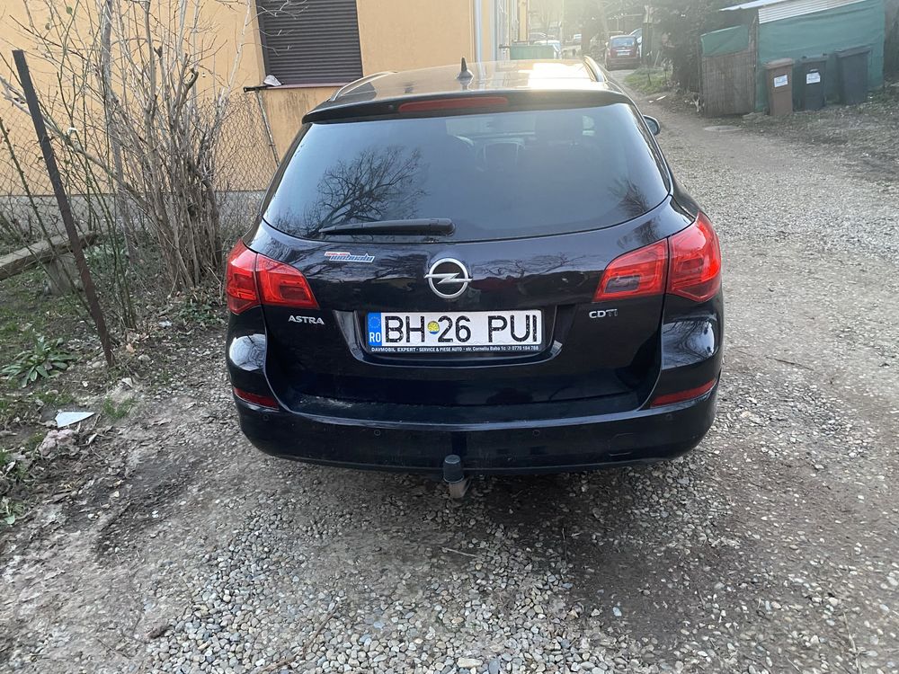 Urgent Vand Opel Astra J  1.7 an 2012