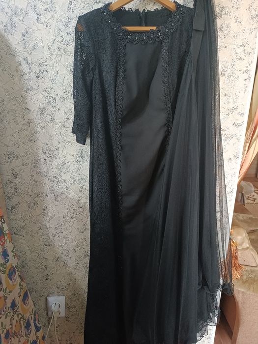 Вечернее платье черного цвета