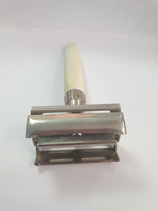 Aparat ras Gillette vintage made in England metal si maner plastic alb