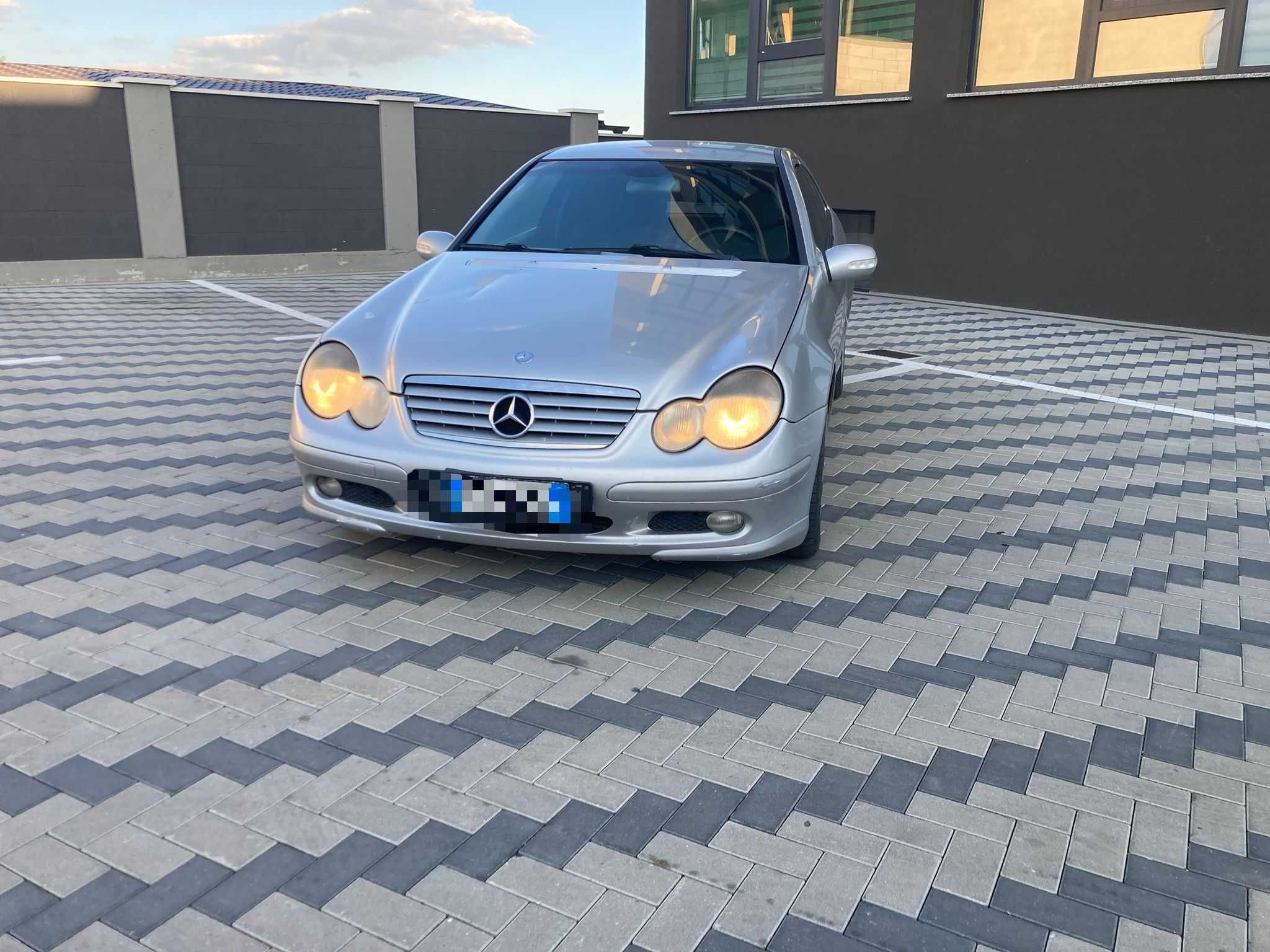 Dezmembrez Mercedes C220 coupe