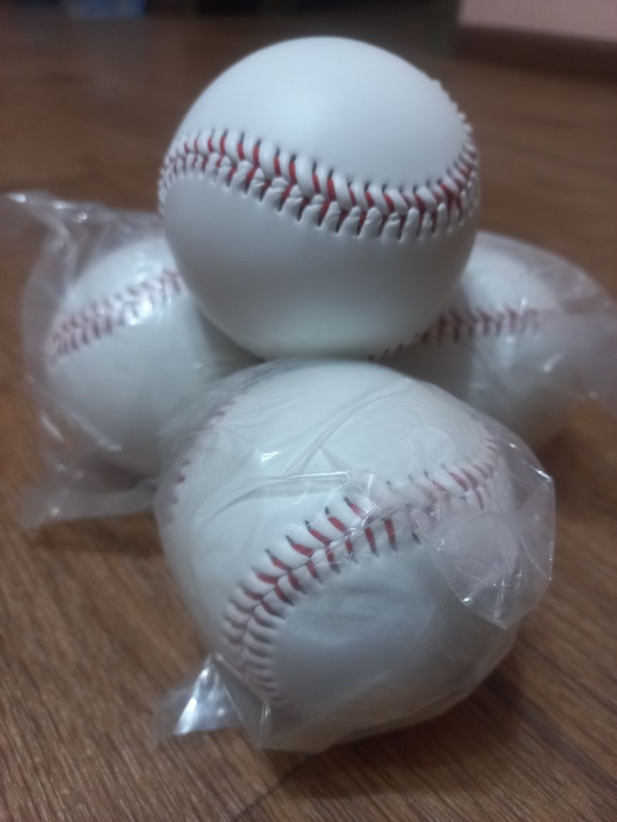 Новые бейсбольные мячи