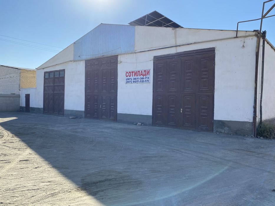 Нотурар бино сотилади