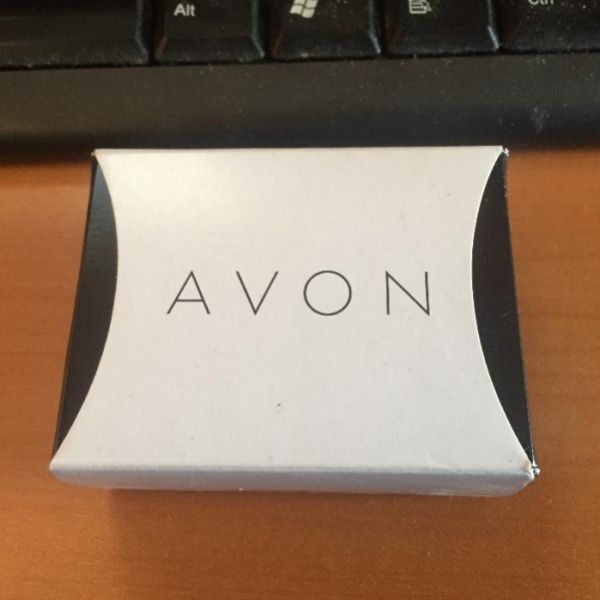 Колие Avon ново